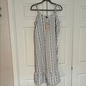 Elegant Black and White Maxi Dress